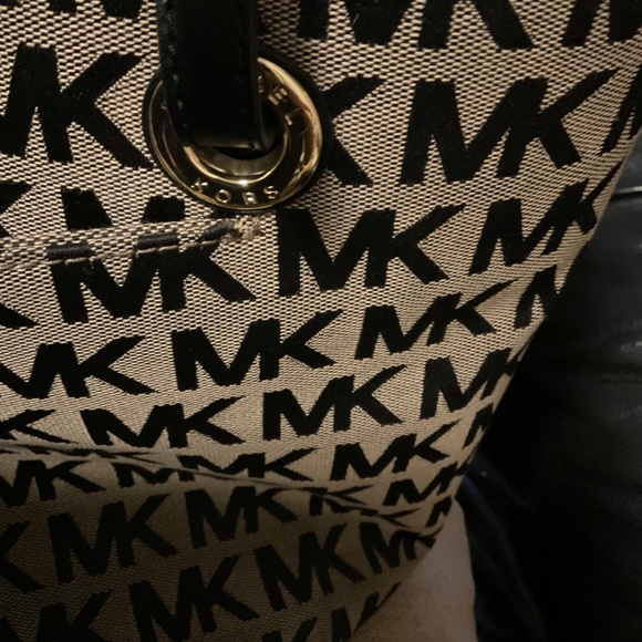 MK all over logo canvas tote bag - Picture 5 of 6